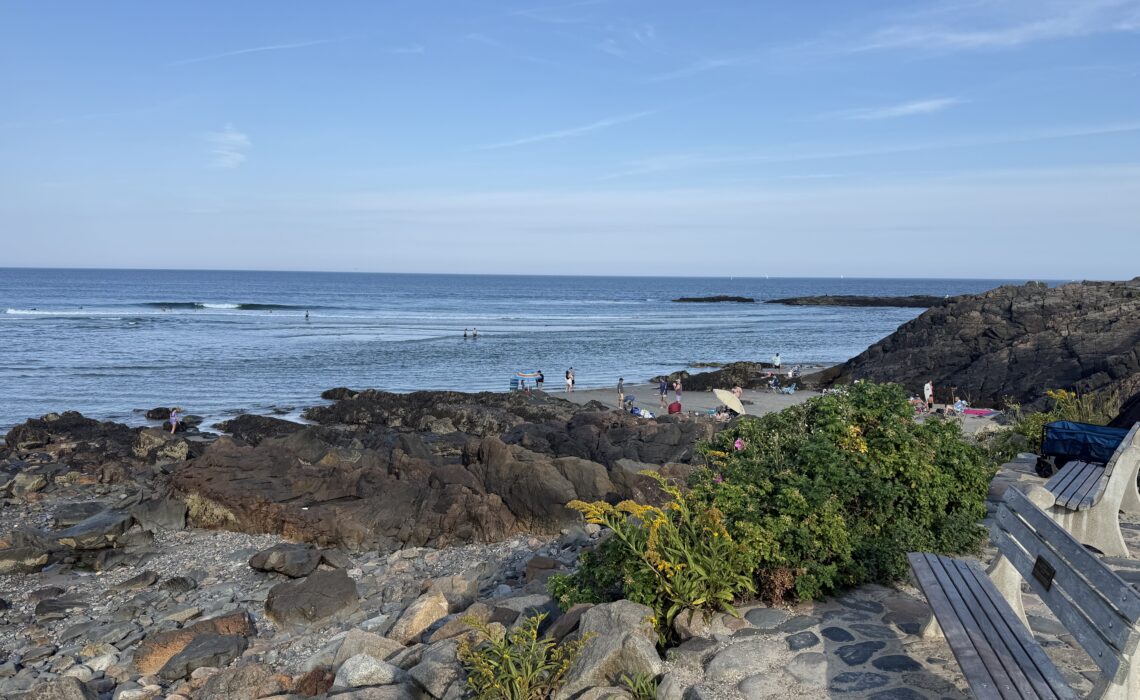 Picture of the shoreline in Ogunquit Maine